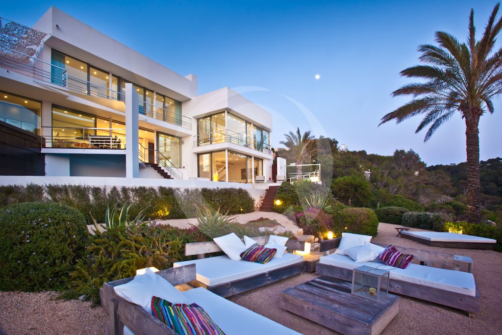 Villa Chill. 3 bedrooms villa in Ibiza for rent